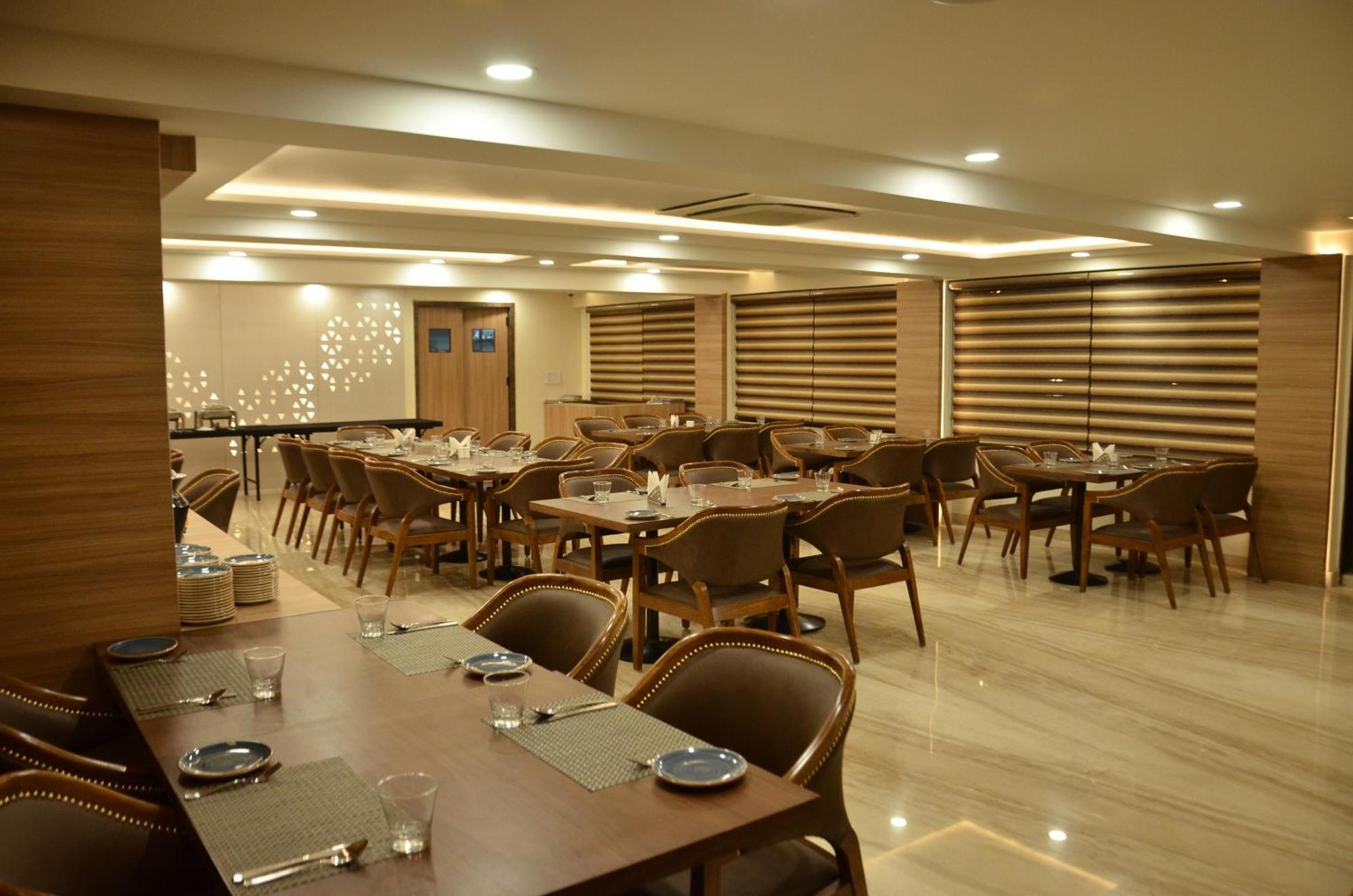 The Ved Mantra Hotel Gwalior Ngoại thất bức ảnh